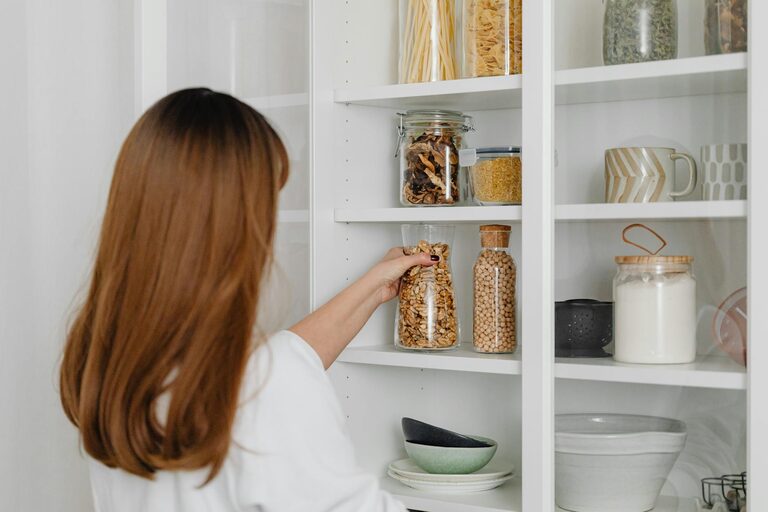 How to Keep a Tidy Fridge and Pantry for a Cleaner Kitchen