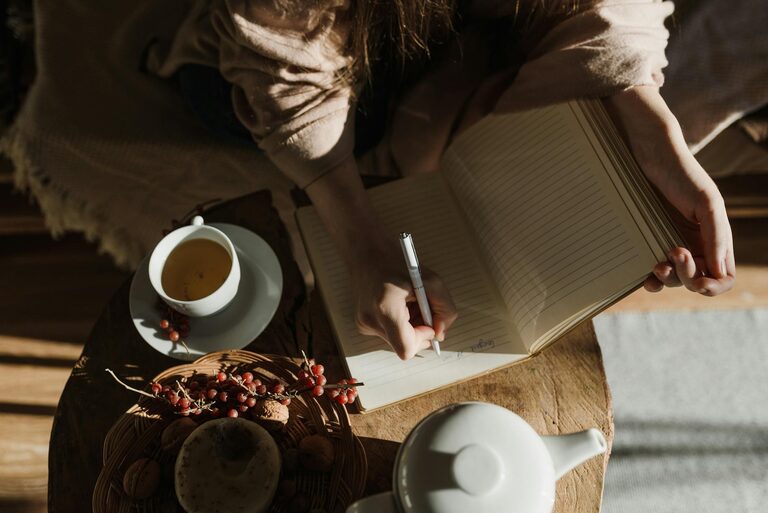 How to Start a Gratitude Journal for a Happier Life